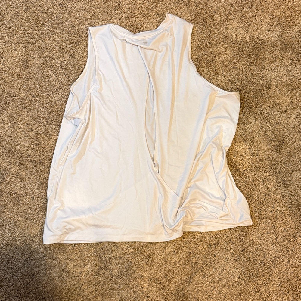 Fabletics White Open Back Sleeveless Tee - Picture 3 of 4